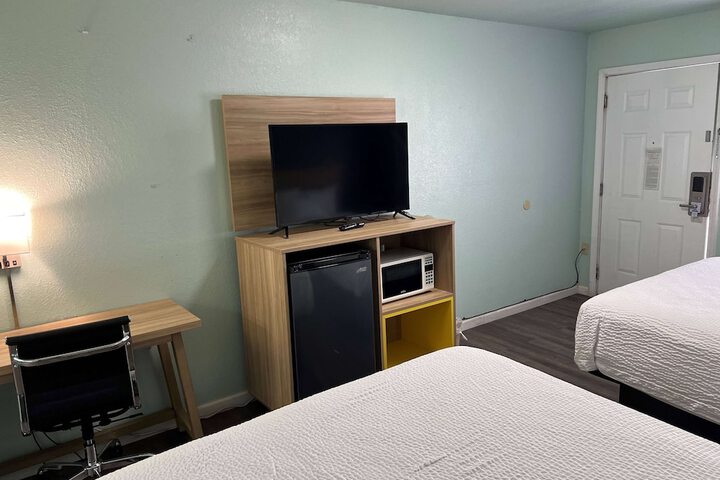 Room 13 of 22