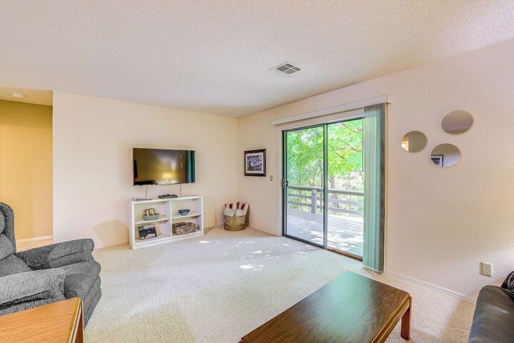 Bella Vista Townhome w / Deck Near Back 40 Trail!