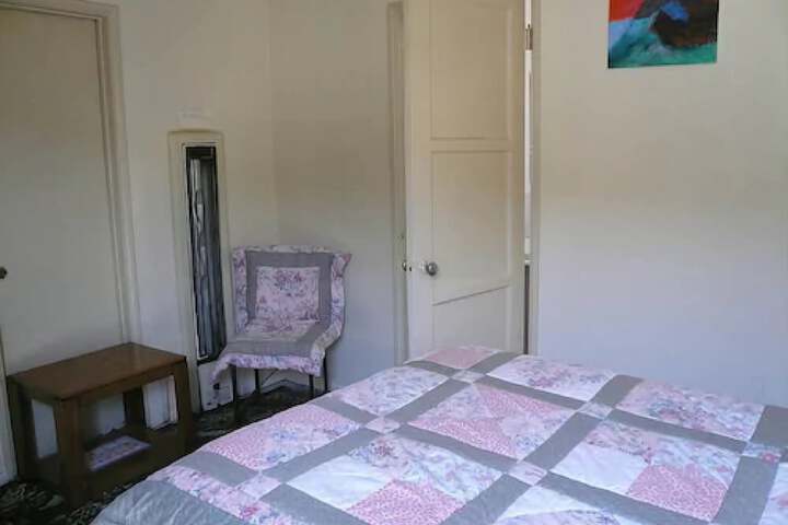 Room 33 of 48