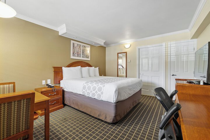 Alexis Park Hotel