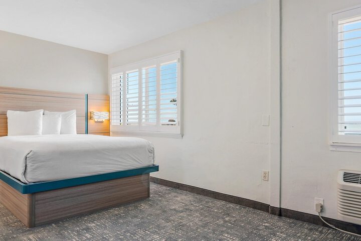 Room 32 of 64