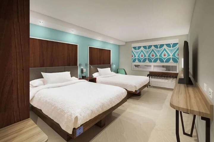 Room 4 of 7