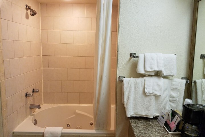 Room 27 of 51