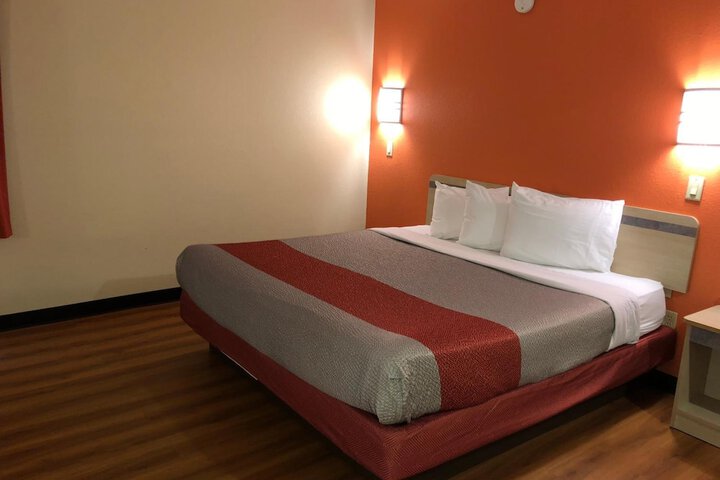 Room 20 of 38