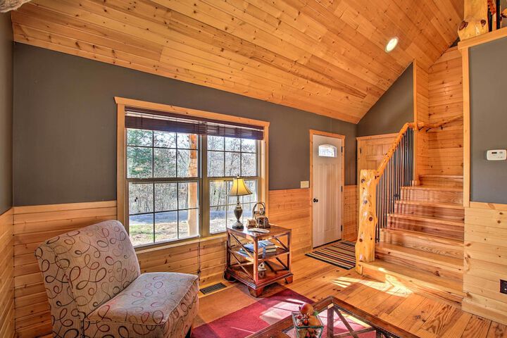 Close to Vineyards: Updated New Haven Retreat!