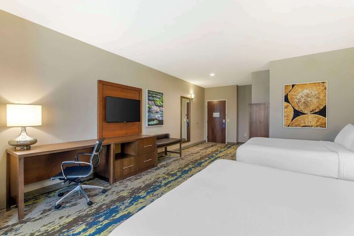 Room 27 of 34