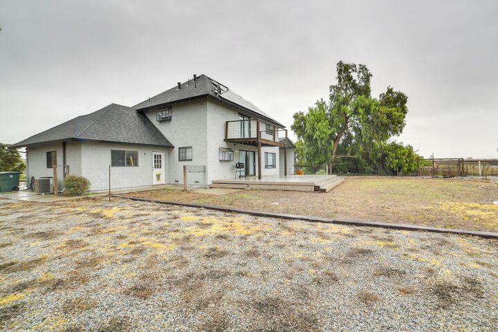Pet-friendly Hollister Getaway w / Grill!