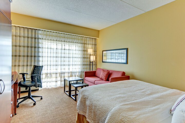 Room 22 of 38