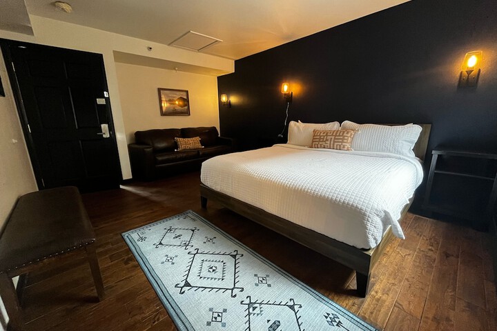 Room 35 of 83
