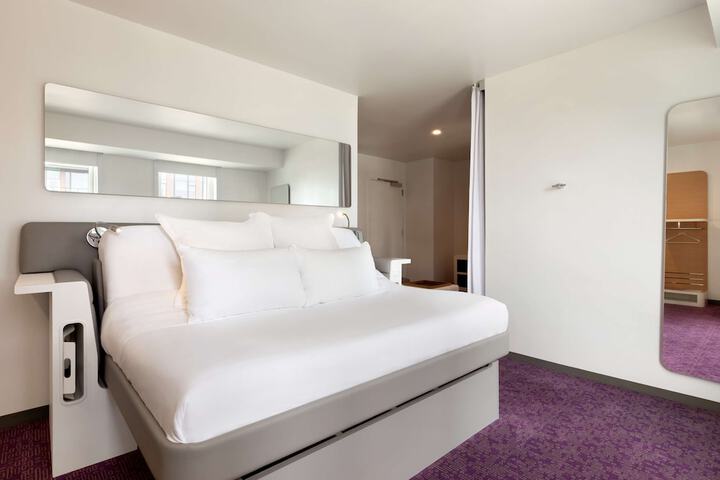 Room 11 of 50