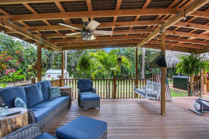 Private Tropical Paradise Guesthouse!