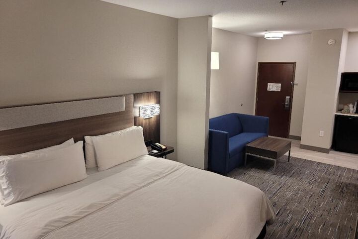 Holiday Inn Express & Suites Starkville by IHG