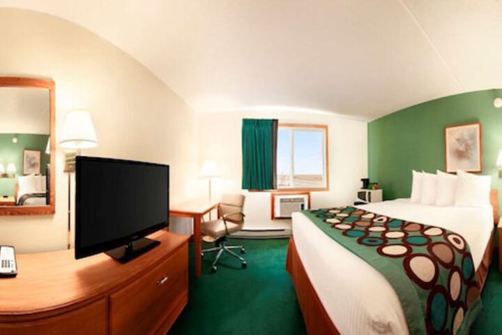 Room 6 of 11