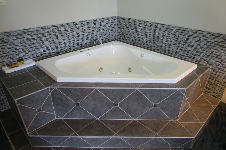Best Western Plus Bloomington East Hotel