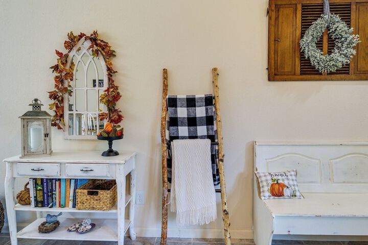 Charming Gravois Mills Escape w / Private Backyard!