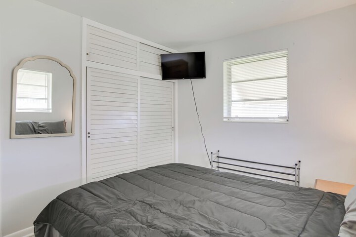 Pets Welcome: Cozy Home w / Pool in Margate!