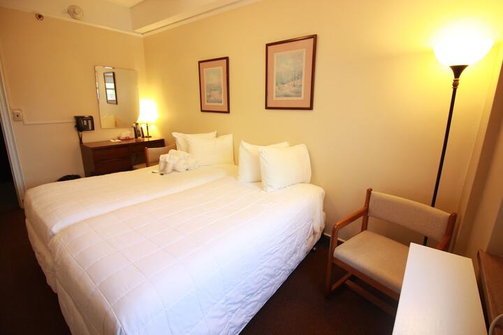 Room 29 of 37