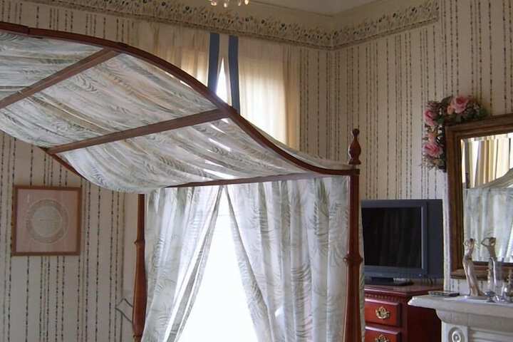 Room 23 of 28