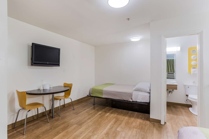 Room 19 of 37