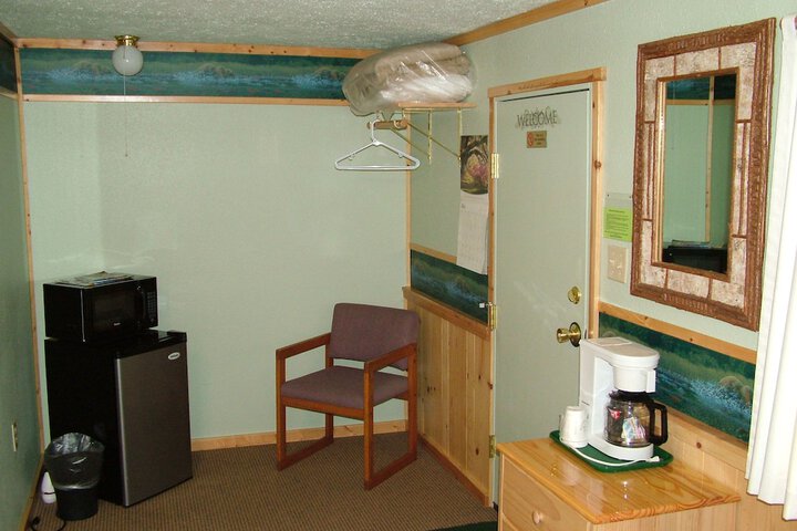 Room 32 of 60