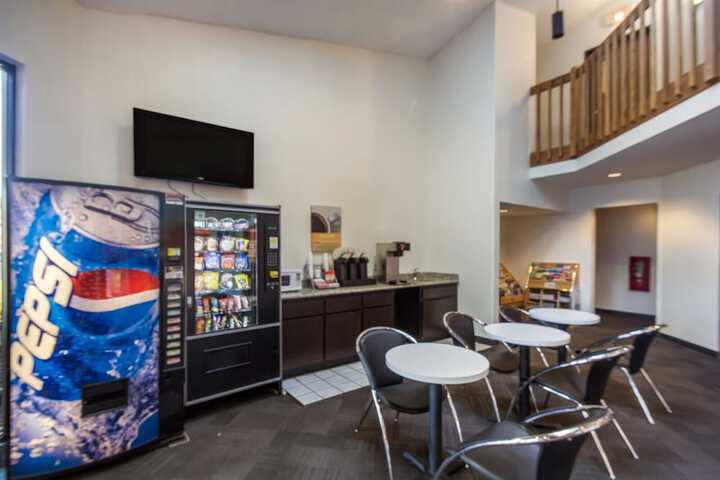 Motel 6 Saukville WI