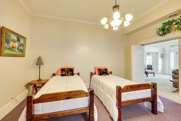 Paris Vacation Rental 15 Mi to Mount Magazine!