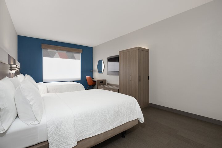 Room 32 of 49