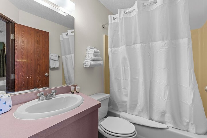 Nisswa Hotel and Suites