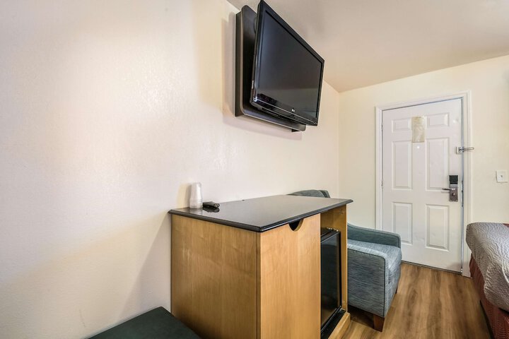 Room 28 of 32