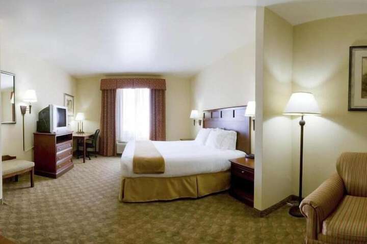 Room 12 of 28