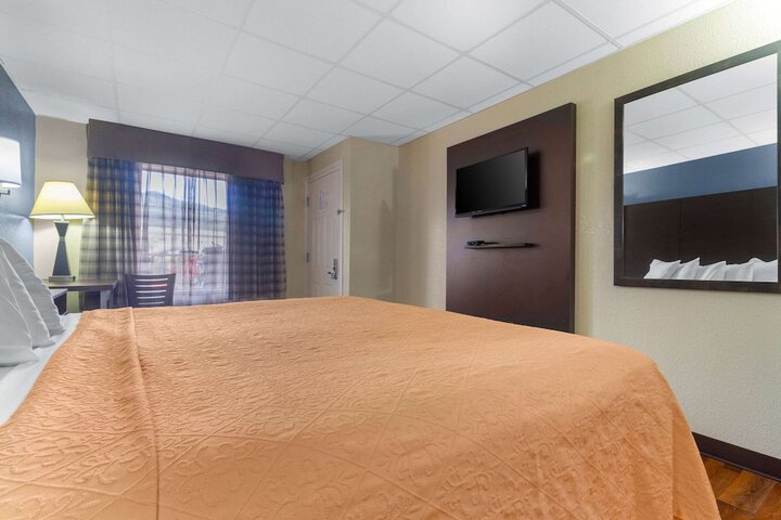 Room 10 of 41