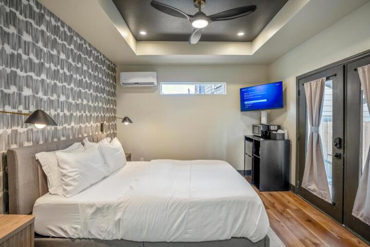 HTX Ultra Hotel Suite #2