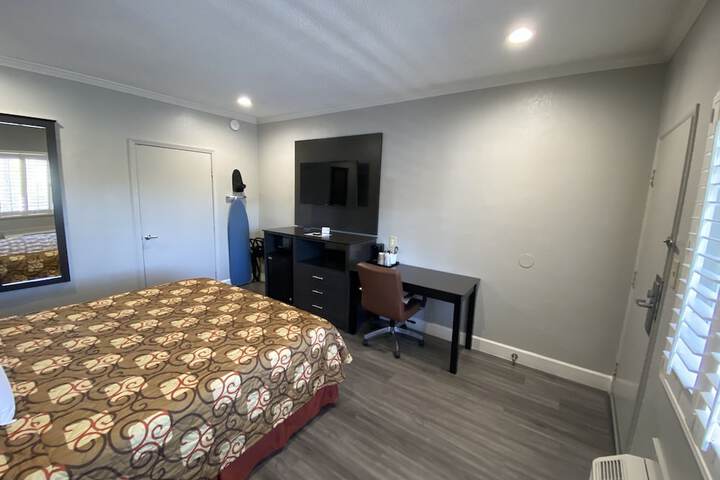 Room 27 of 62