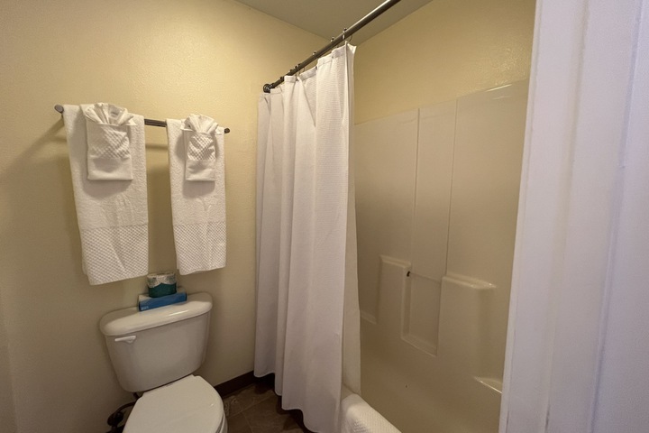 Room 128 of 173