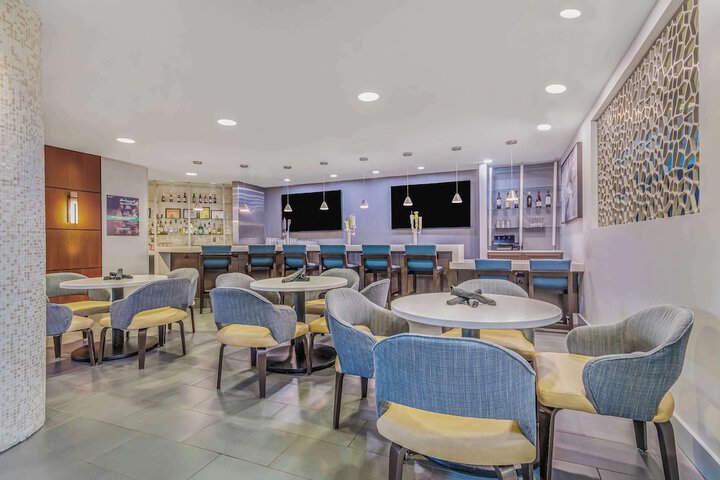 Embassy Suites by Hilton Detroit Metro Airport