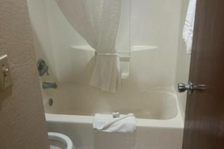 Baymont by Wyndham Battle Creek / I-94