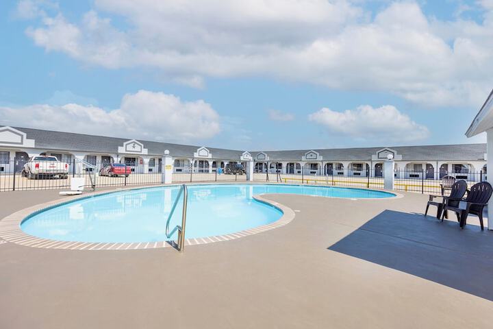 Pool 16 of 29
