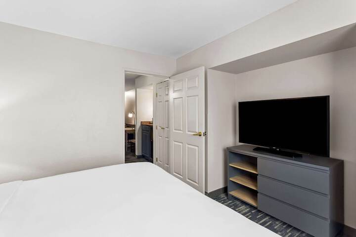 Country Inn & Suites by Radisson Portage, IN