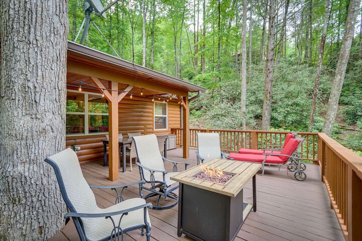 Remote Escape: Murphy Cozy Cabin in the Woods