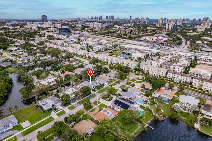 Stylish Aventura Home With Pool on Intercostal