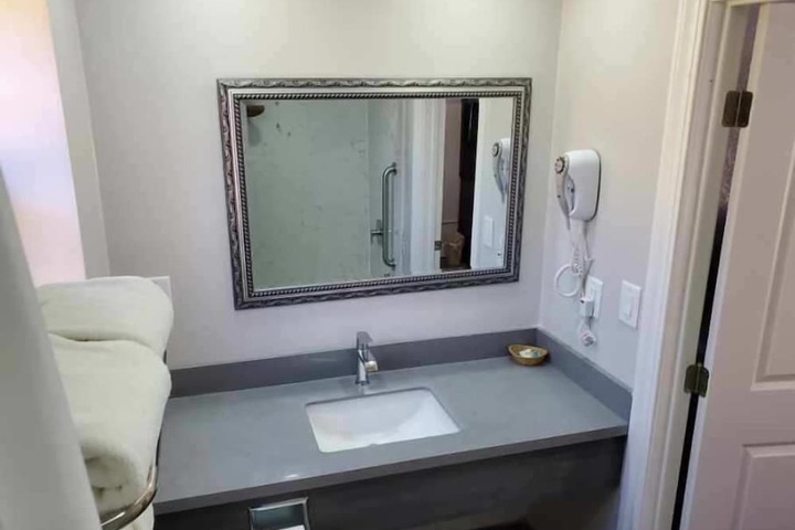 Room 20 of 33