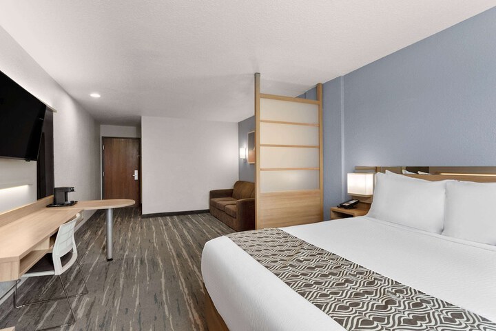 Room 33 of 37