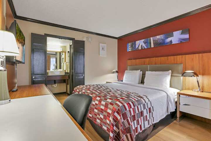 Room 13 of 32
