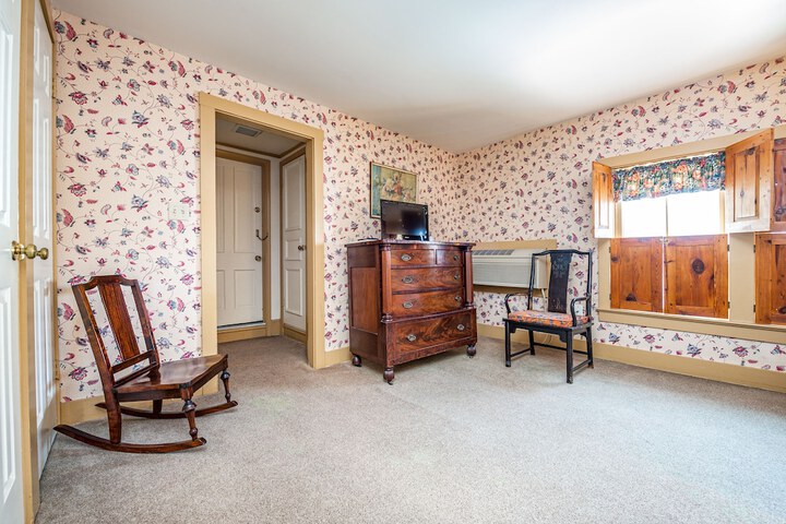 Room 44 of 132