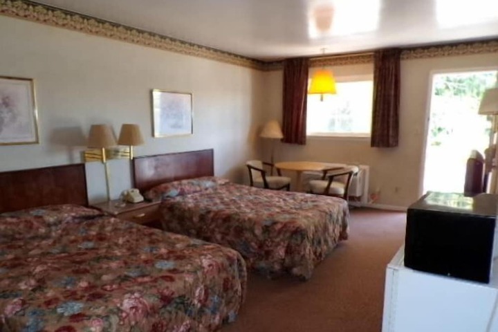 Room 9 of 10