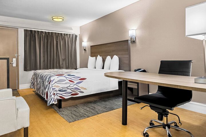 Room 17 of 27