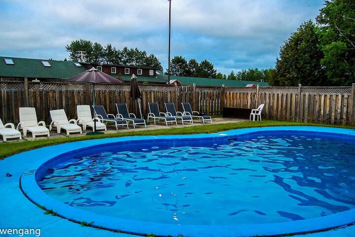 Pool 11 of 51