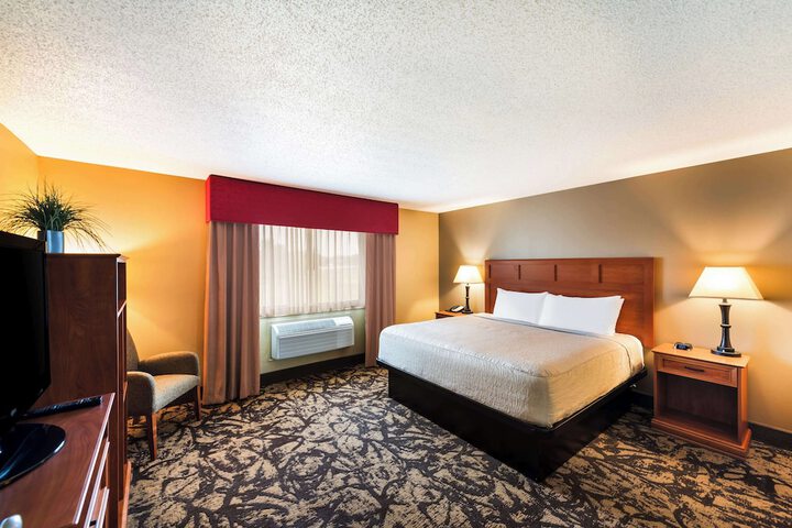 Room 10 of 33