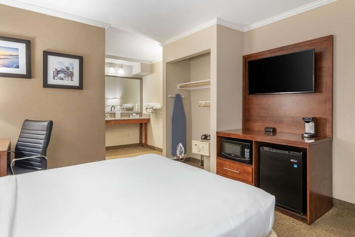 Room 90 of 136