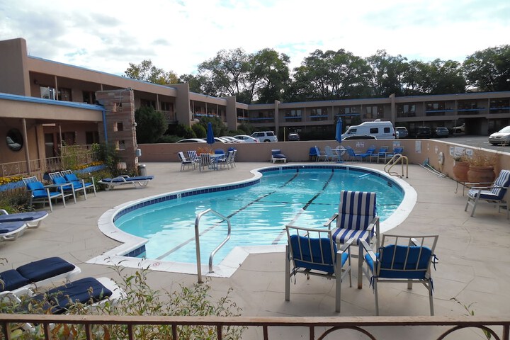 El Sendero Inn an Ascend Collection Hotel